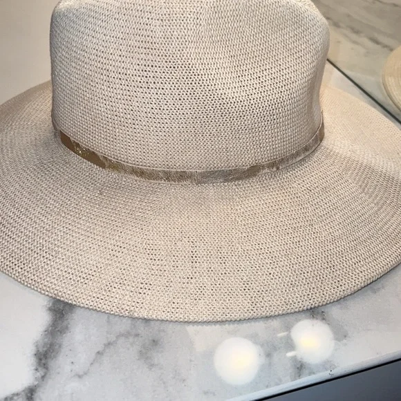 Buckle Women’s Cream Hat - Picture 4 of 6